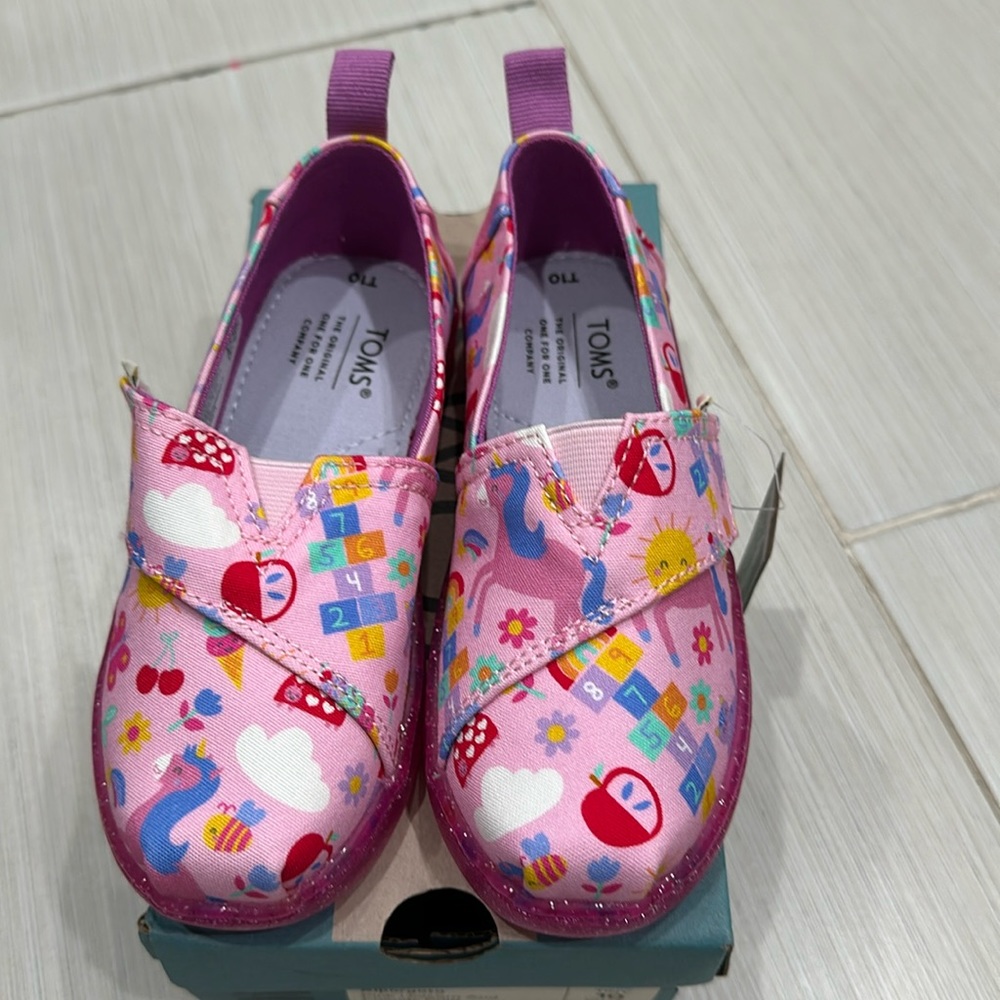 🌟NWT TOMS ALPARGATA TINY SIZE 10 - Pink Unicorn & Friends Print🌟